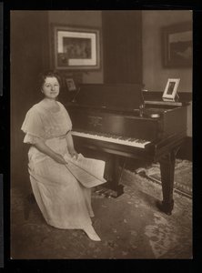 Miss Murray Louise Todd, 1915-6 by Byron Company